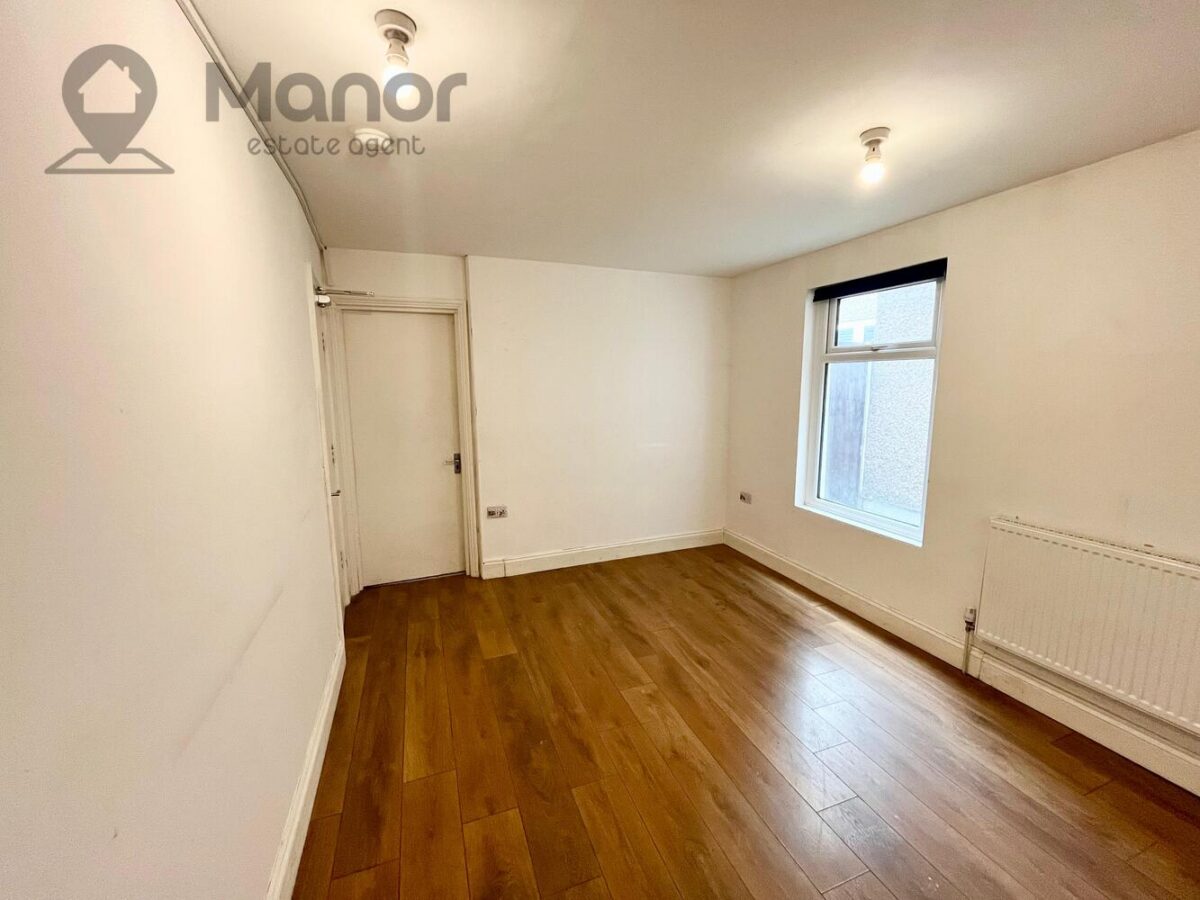 Whalebone Lane South, Dagenham, RM8 1AJ