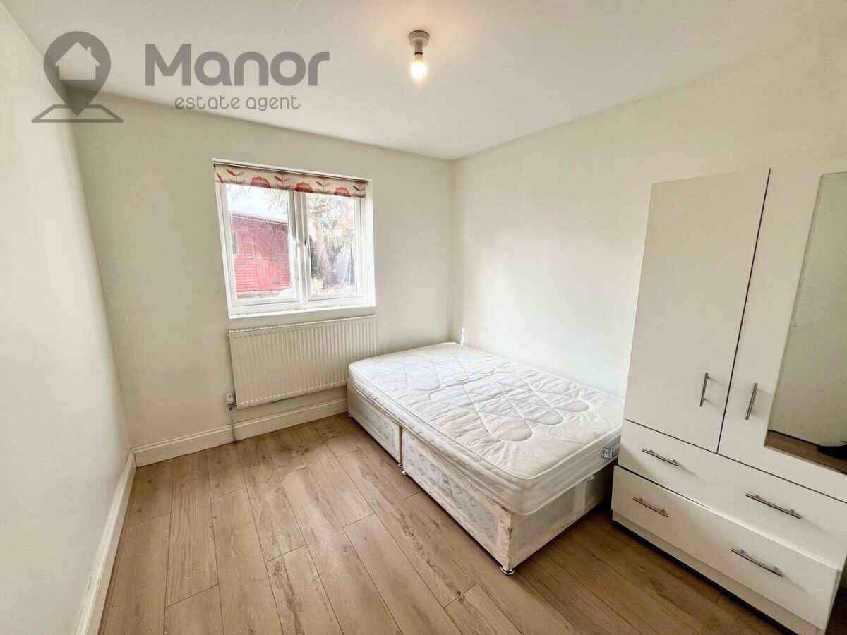 Whalebone Lane South, Dagenham, RM8 1AJ