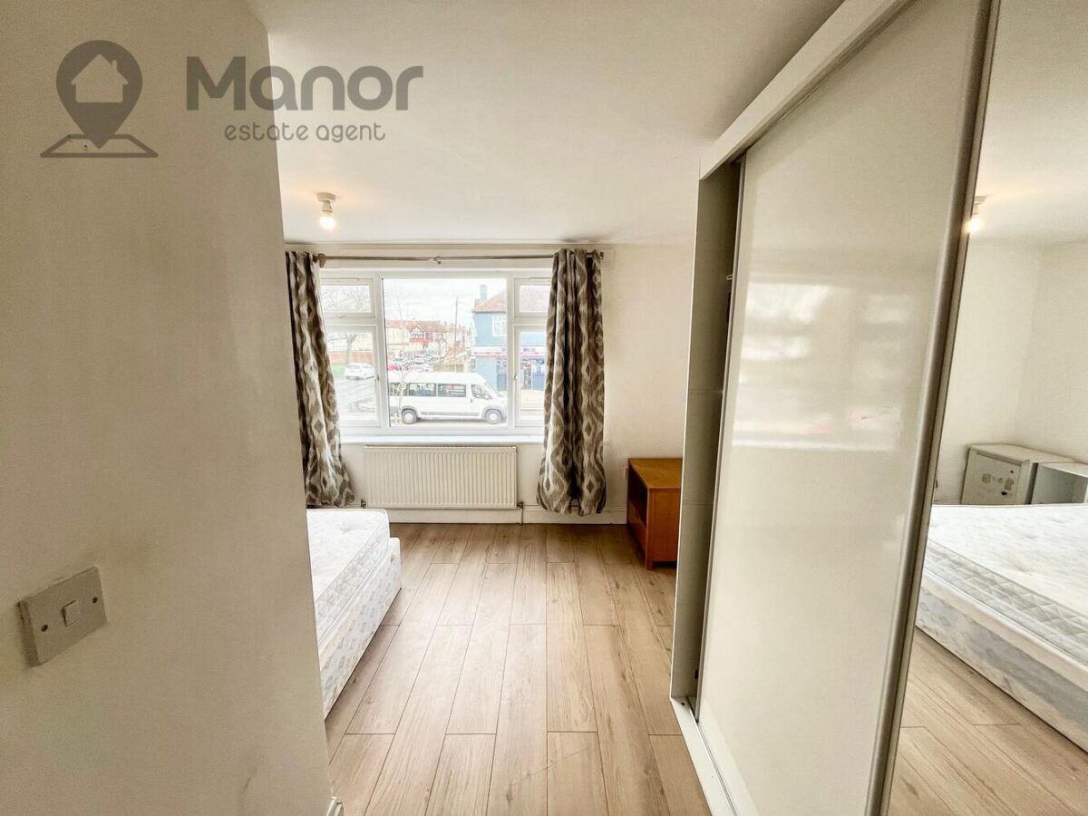 Whalebone Lane South, Dagenham, RM8 1AJ