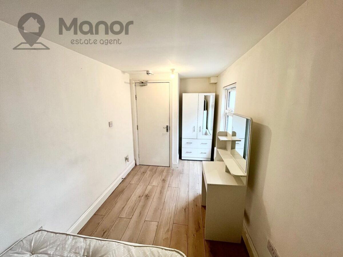 Whalebone Lane South, Dagenham, RM8 1AJ