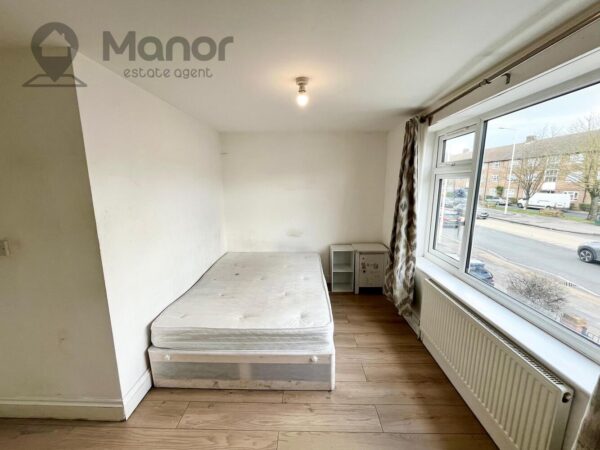 Whalebone Lane South, Dagenham, RM8 1AJ