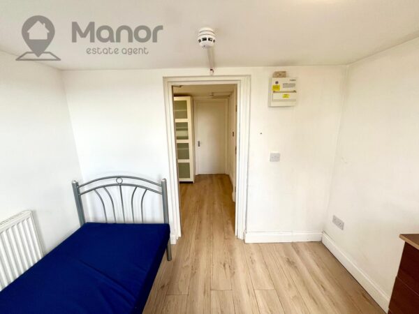Whalebone Lane South, Dagenham, RM8 1AJ