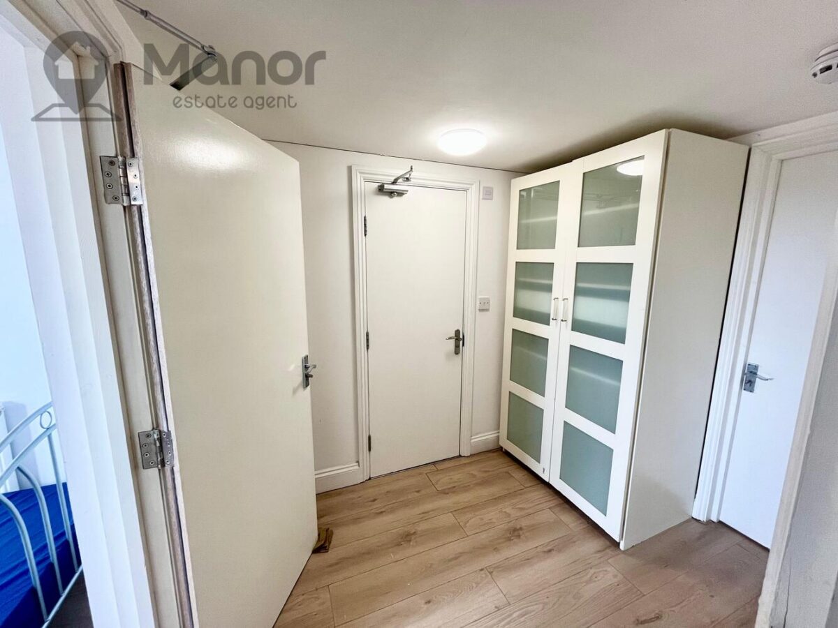 Whalebone Lane South, Dagenham, RM8 1AJ
