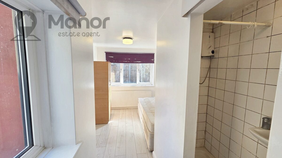 Charlemont Road, East Ham, E6 6HE