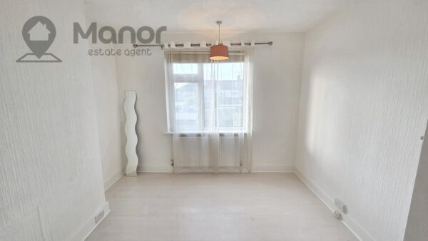 Bergholt Avenue, Redbridge, IG4 5NE