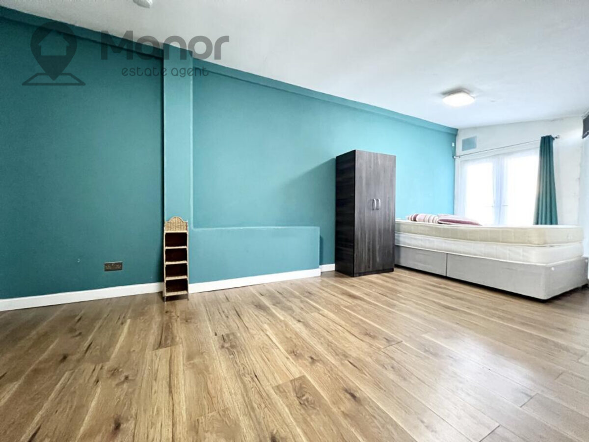 Wycombe Road, Gants Hill, IG2 6UT