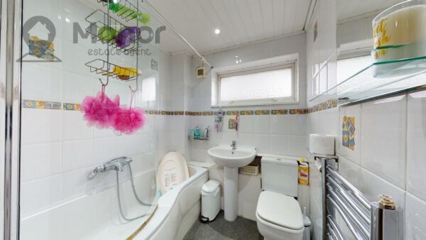Hollington Road, East Ham, E6 3QN