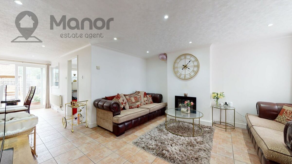 Hollington Road, East Ham, E6 3QN