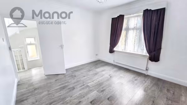 Woodford Avenue, Ilford, IG2 6UX