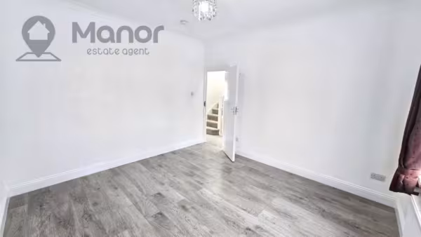 Woodford Avenue, Ilford, IG2 6UX