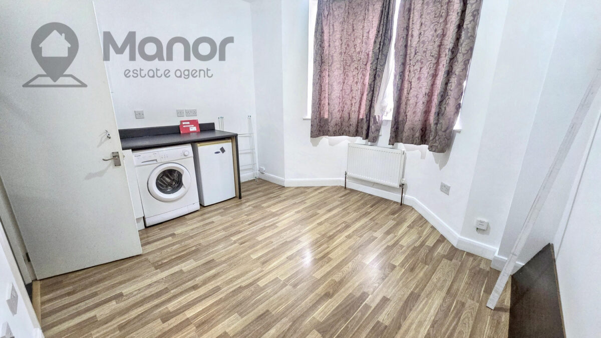 Brentwood Road, Romford, RM1 2RT