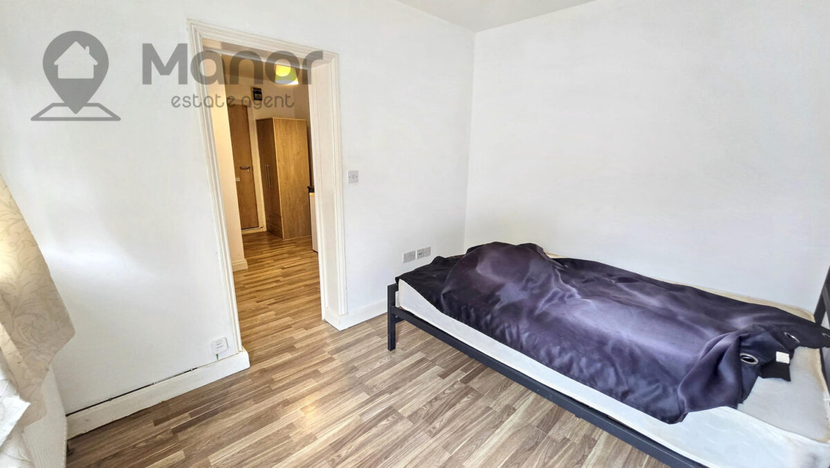 Brentwood Road, Romford, RM1 2RT