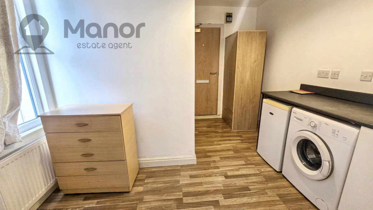 Brentwood Road, Romford, RM1 2RT