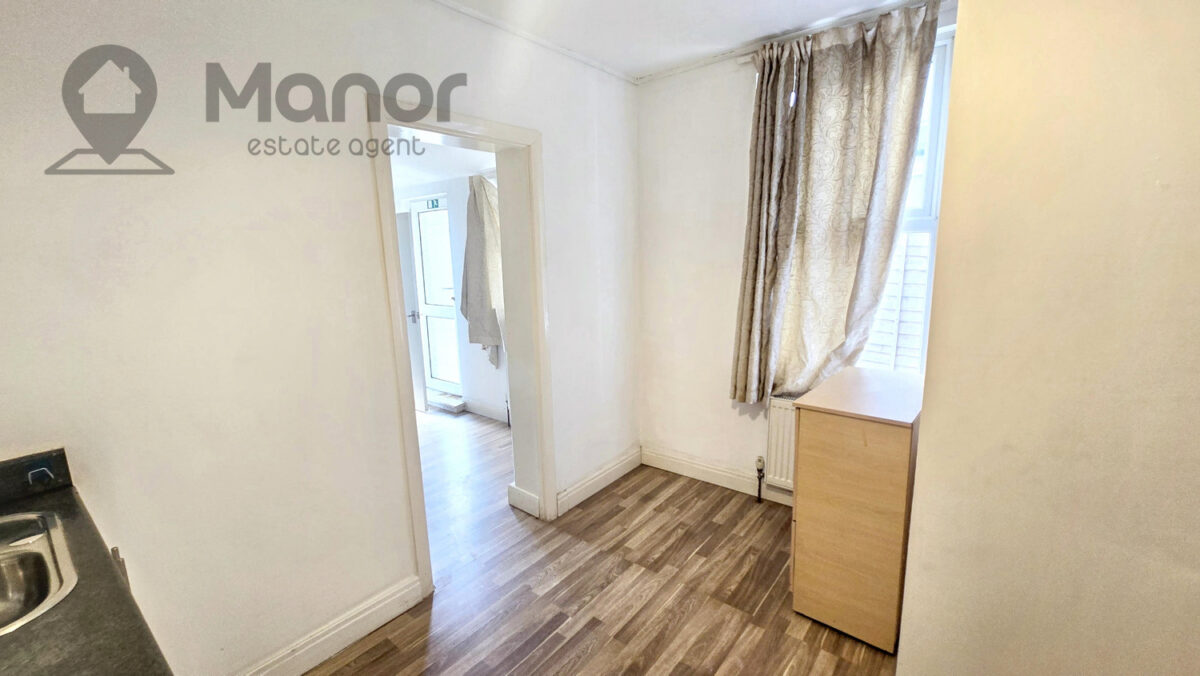 Brentwood Road, Romford, RM1 2RT