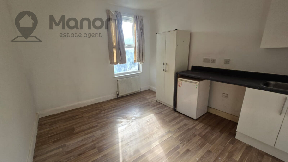Brentwood Road, Romford, RM1 2RT