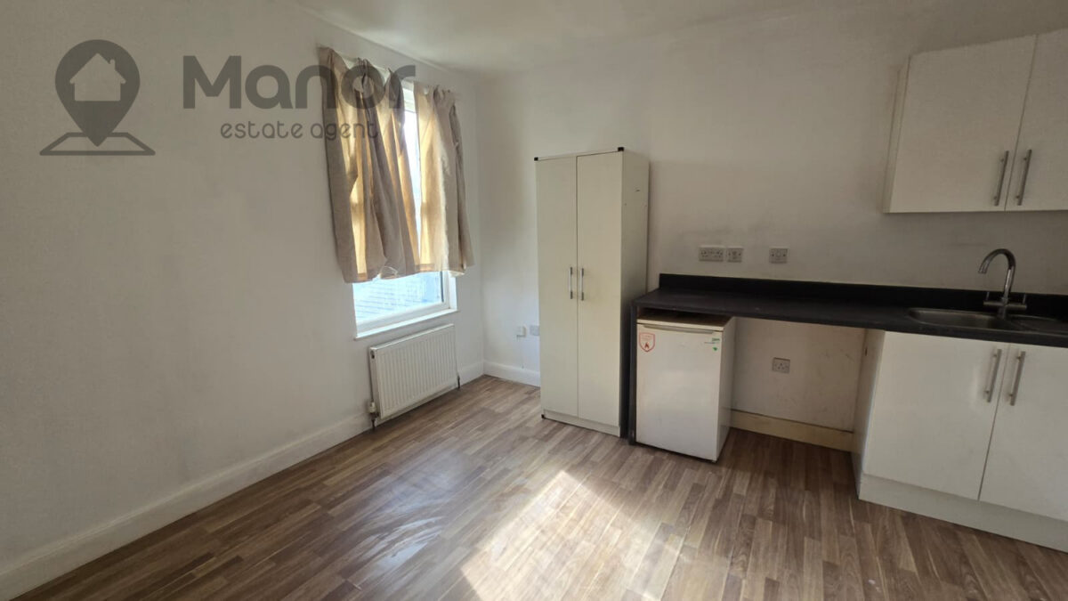 Brentwood Road, Romford, RM1 2RT