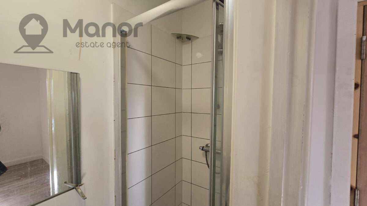 Brentwood Road, Romford, RM1 2RT