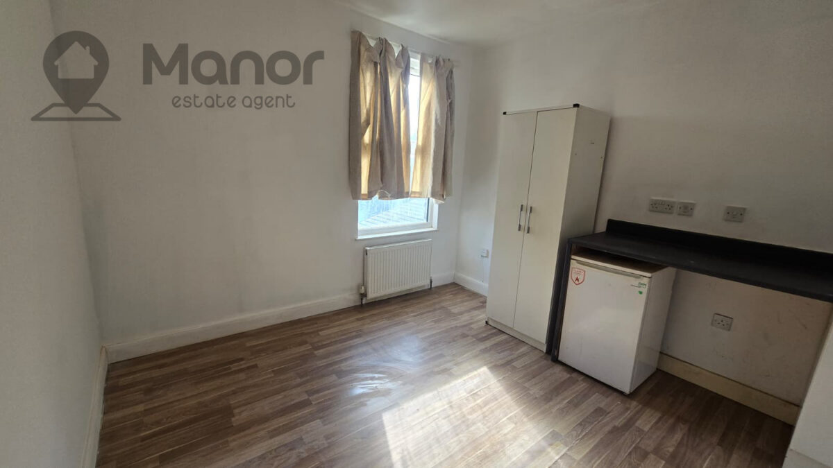 Brentwood Road, Romford, RM1 2RT