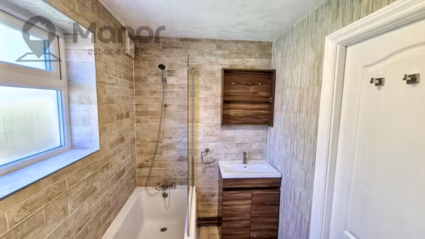Elmhurst Road, Enfield, EN3 5TB