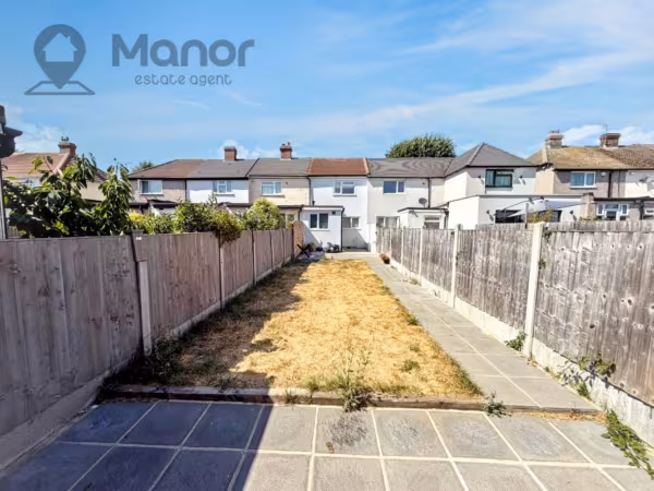 Elm Park Avenue, Hornchurch, RM12 4RY