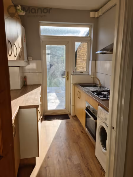 Kings Avenue, Chadwell Heath, RM6 6BD