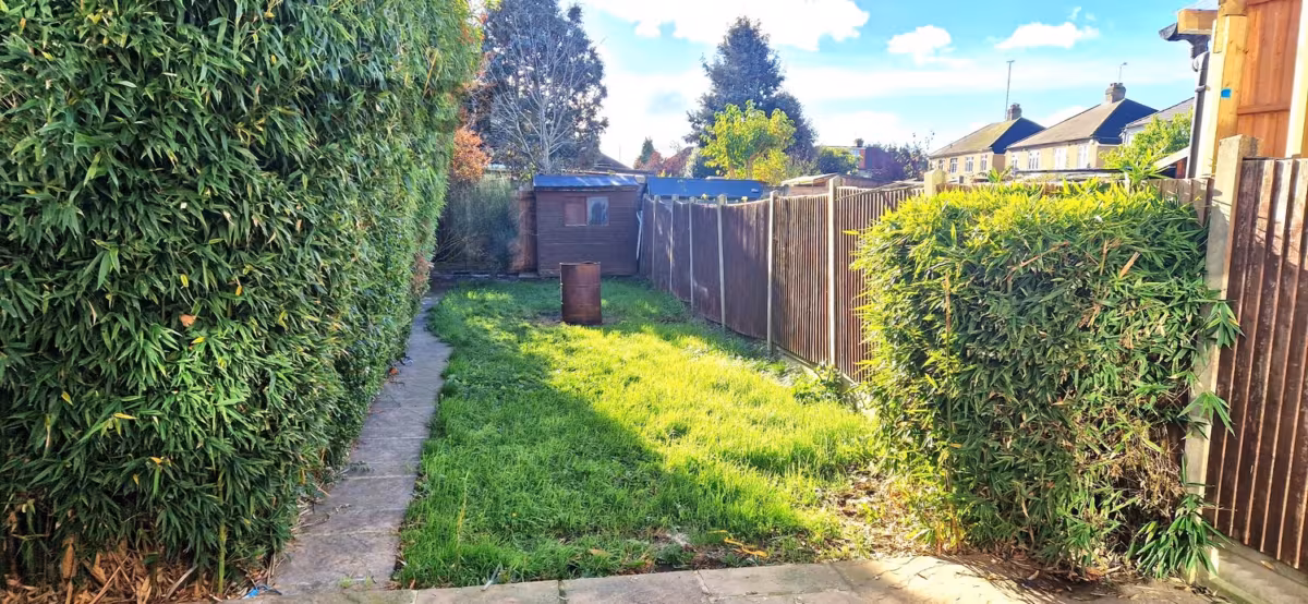 Holmesdale, Waltham Cross, EN8 8RA