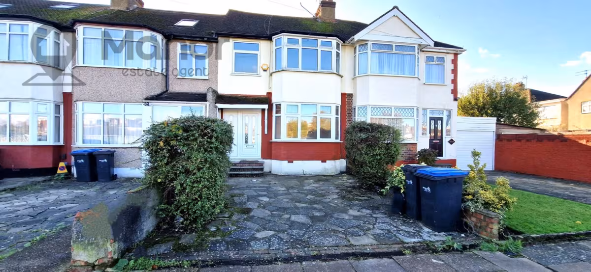 Holmesdale, Waltham Cross, EN8 8RA