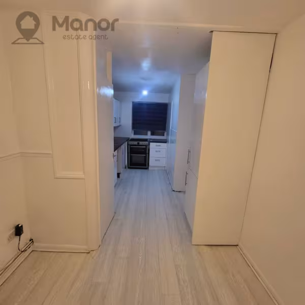 Valley Side, Chingford, E4 7SR