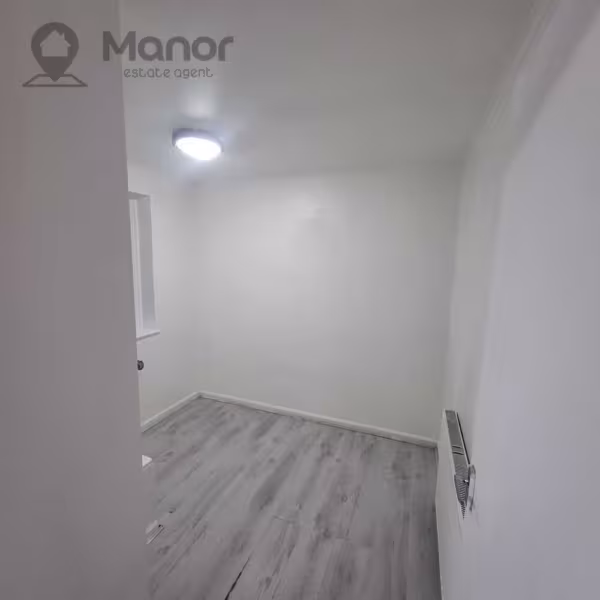 Valley Side, Chingford, E4 7SR