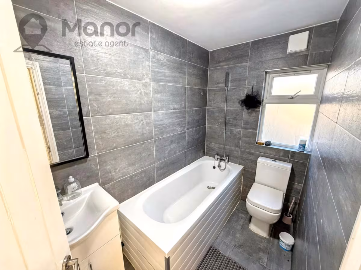 Glenmore Way, Barking, IG11 0LY