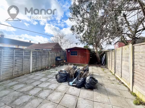 Whalebone Lane South, Dagenham, RM8 1AJ
