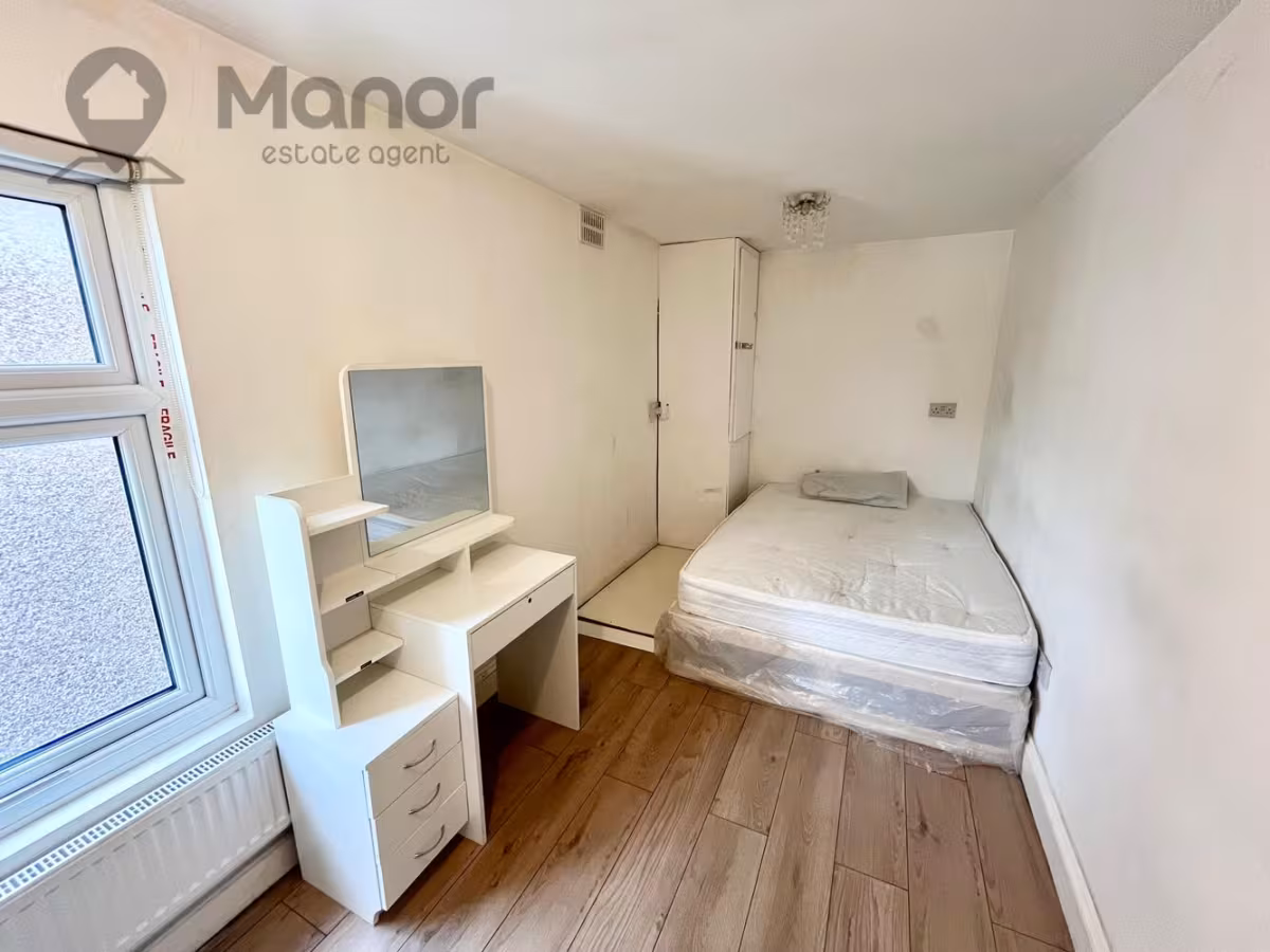Whalebone Lane South, Dagenham, RM8 1AJ