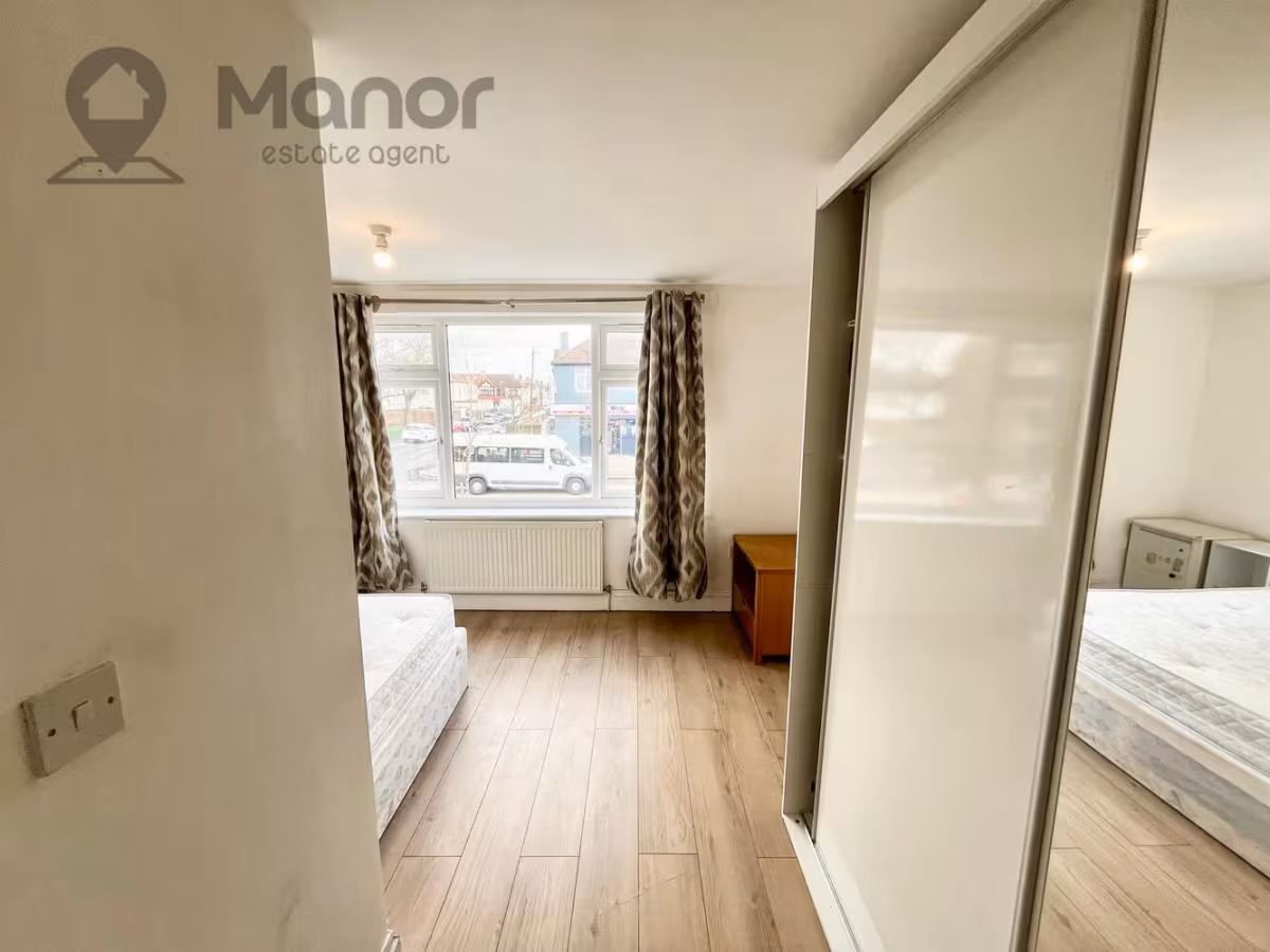 Whalebone Lane South, Dagenham, RM8 1AJ