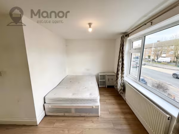 Whalebone Lane South, Dagenham, RM8 1AJ