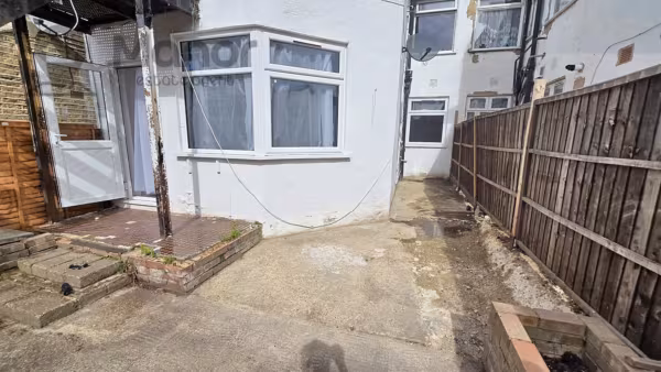 Vicarage Lane, East Ham, E6 6AB