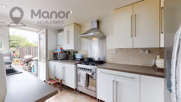 Hollington Road, East Ham, E6 3QN