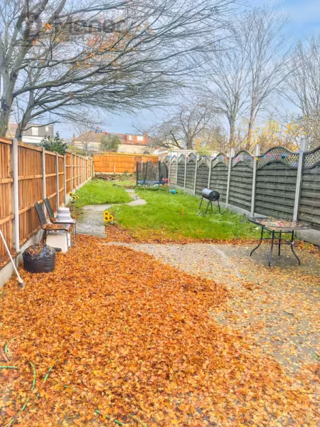 Whites Avenue, Newbury Park, IG2 7PJ