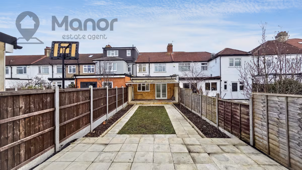 Dellwood Gardens, Clayhall, IG5 0EH